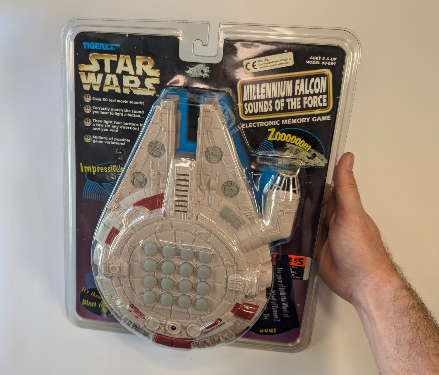 Star Wars Millennium Falcon Sounds of the Force Electronic Memory Game – Tiger Electronics