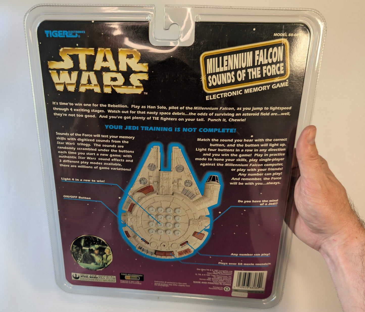 Star Wars Millennium Falcon Sounds of the Force Electronic Memory Game – Tiger Electronics